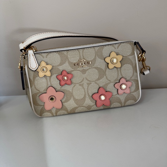 Coach Handbags - Coach CH619 nolita